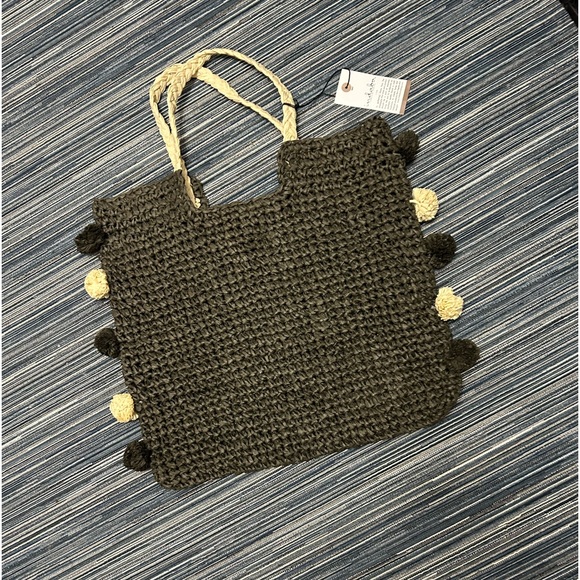 🆕INDABA - Sayulita Raffia Tote in Charcoal with Pompoms - Picture 2 of 3